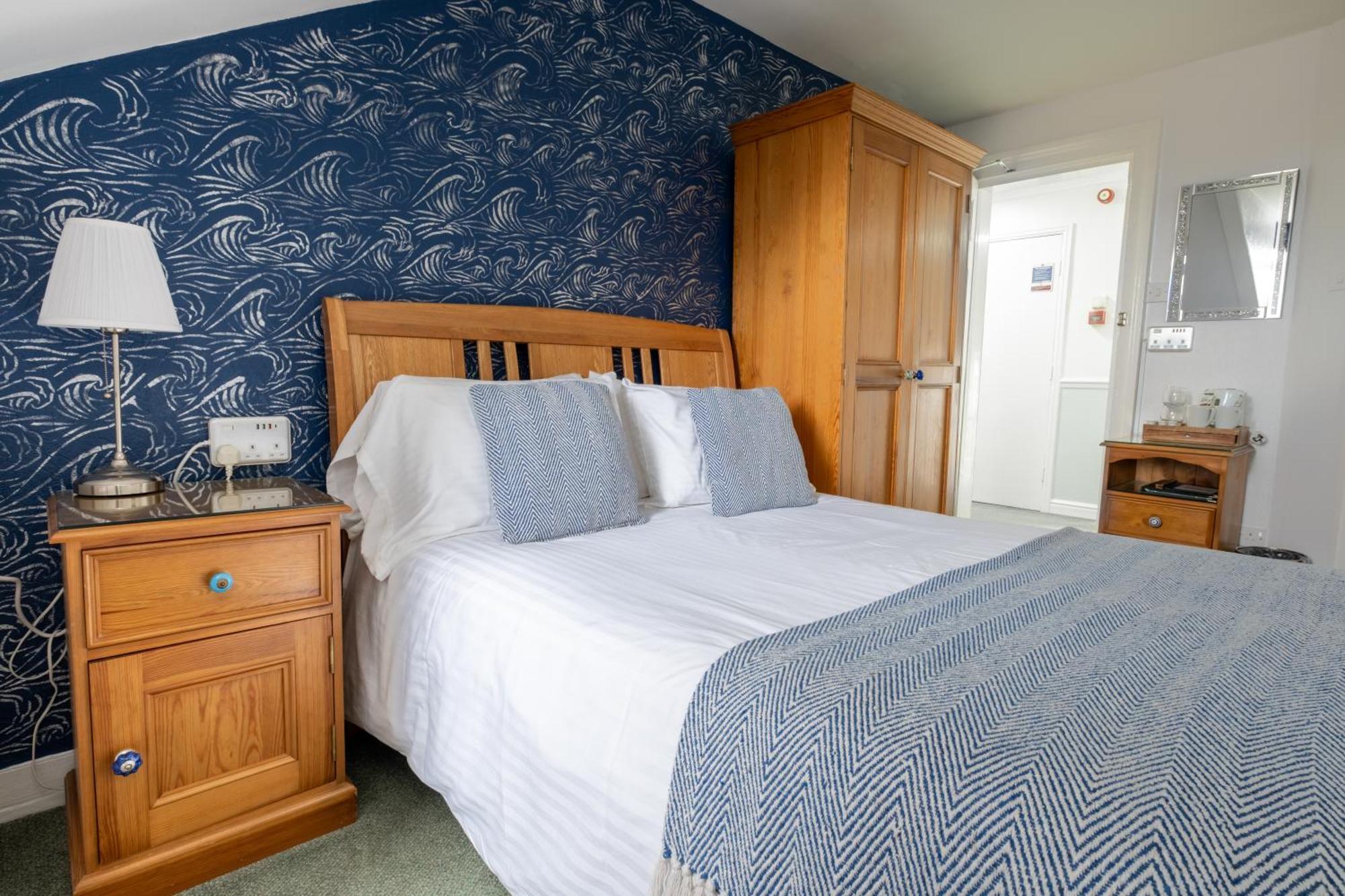 Number 7 Guest House Уитби Екстериор снимка