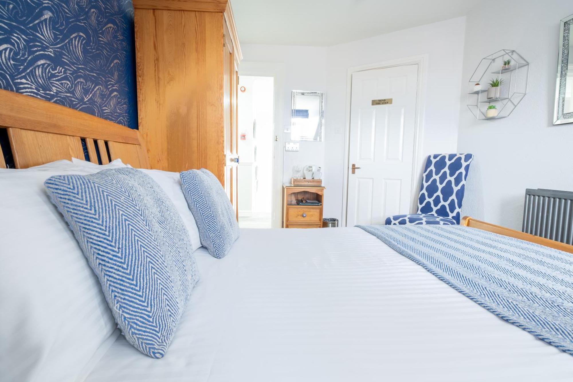 Number 7 Guest House Уитби Екстериор снимка