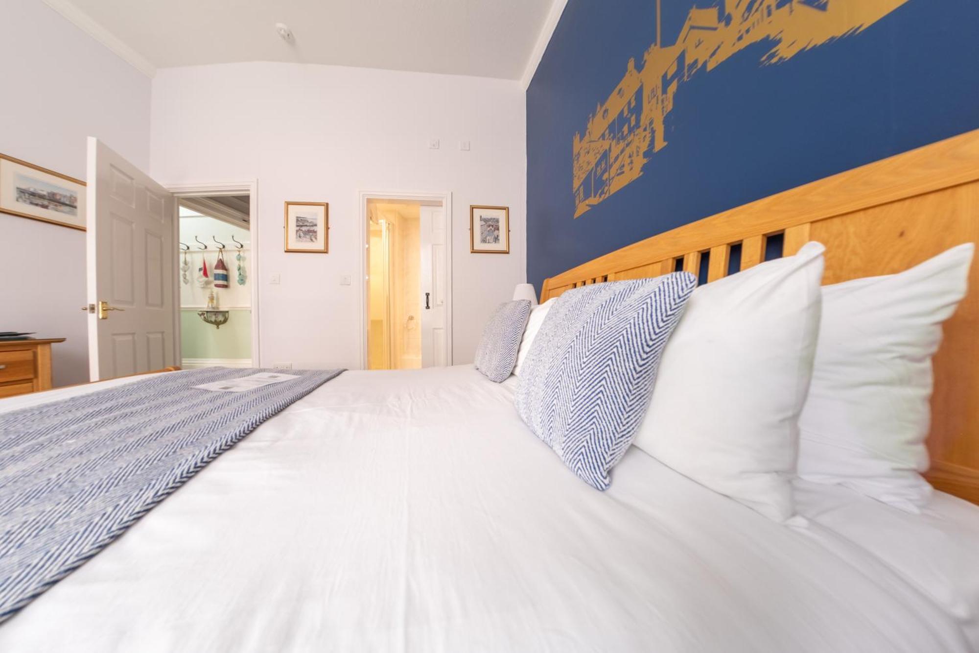 Number 7 Guest House Уитби Екстериор снимка