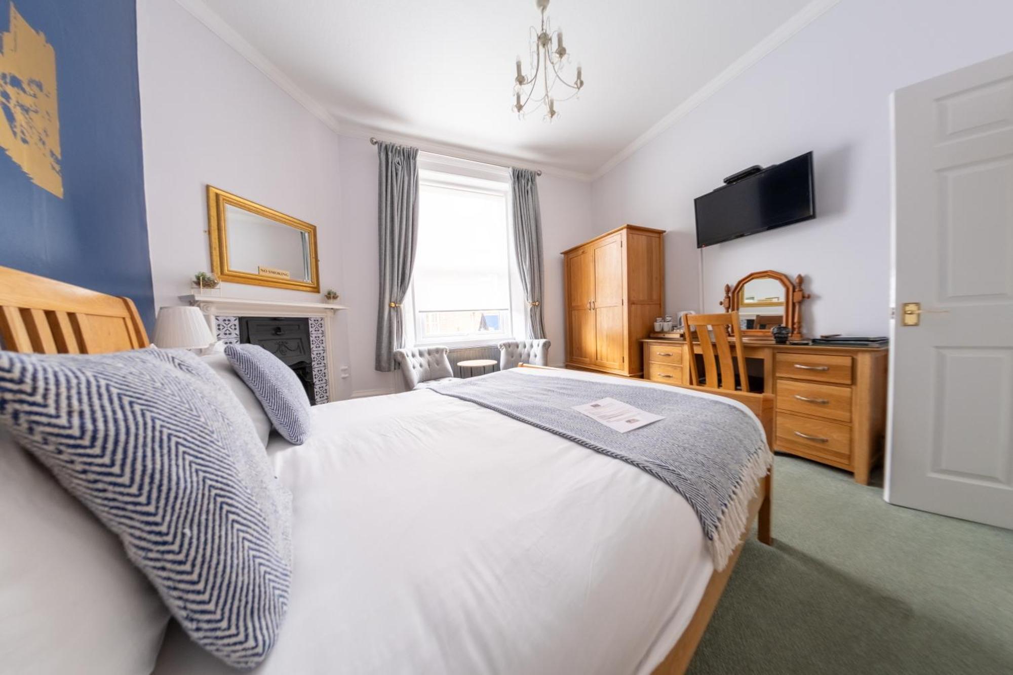 Number 7 Guest House Уитби Екстериор снимка
