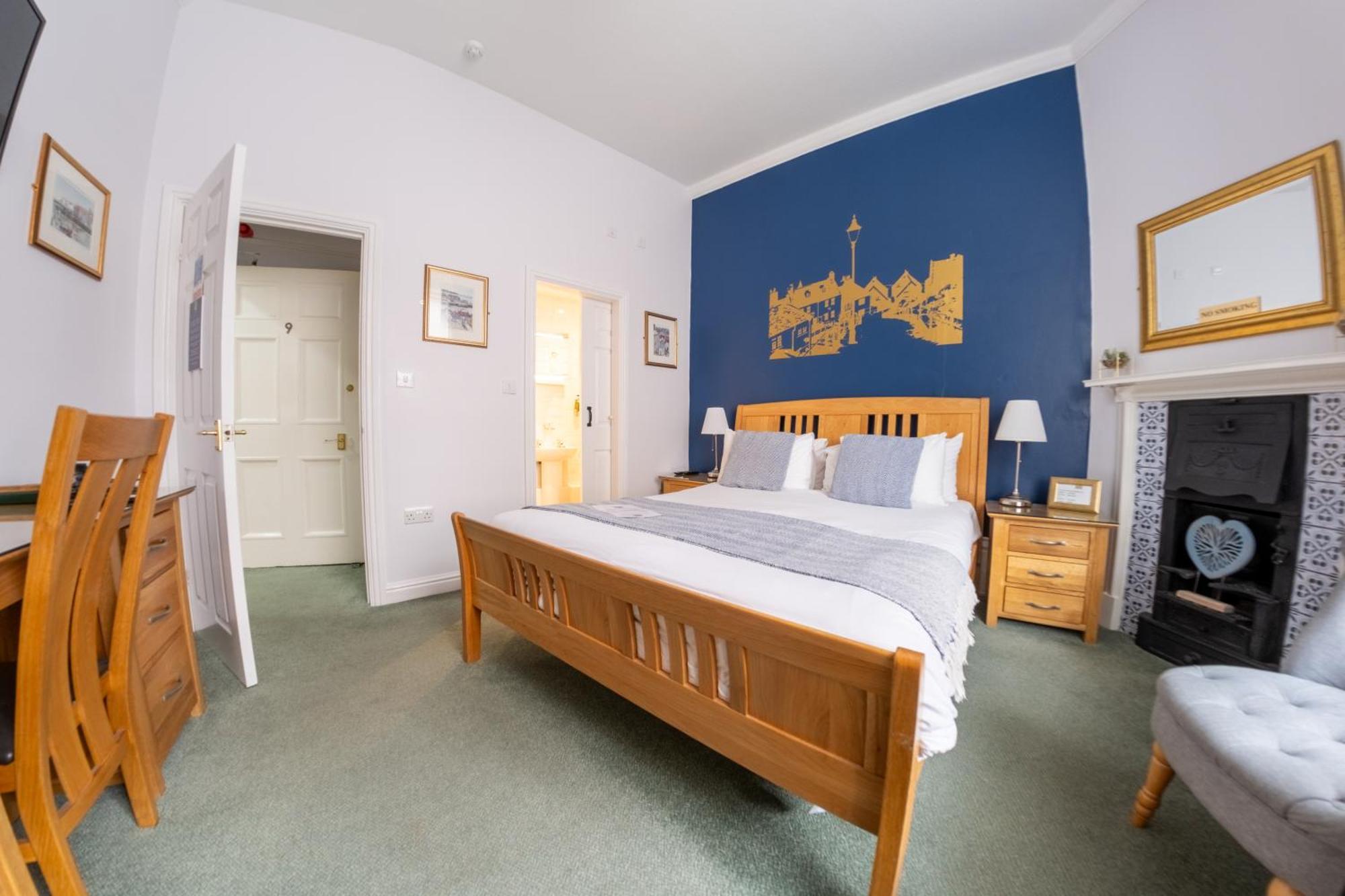 Number 7 Guest House Уитби Екстериор снимка